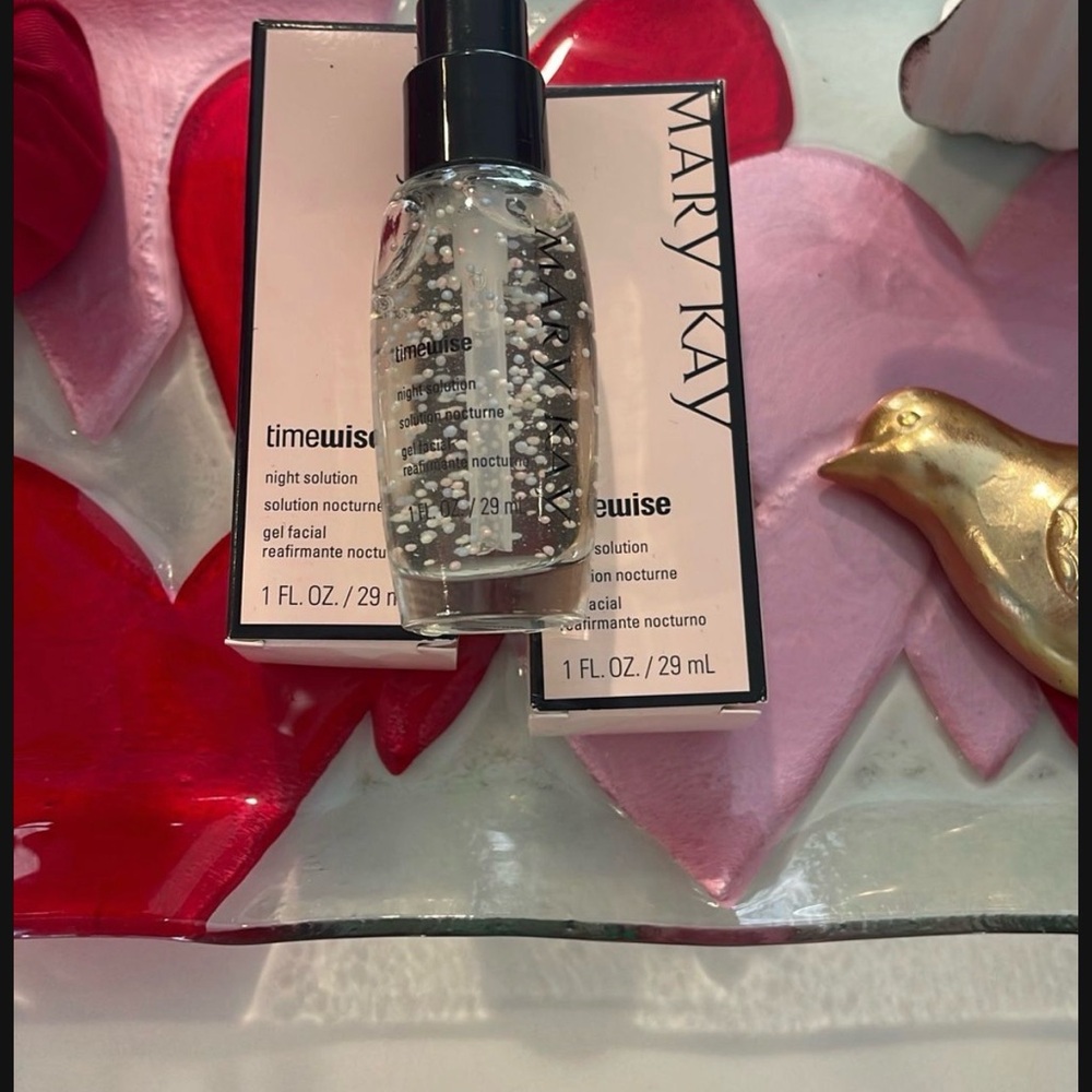 Mary Kay Timewise Night Solution - Clear with Black and White Accents